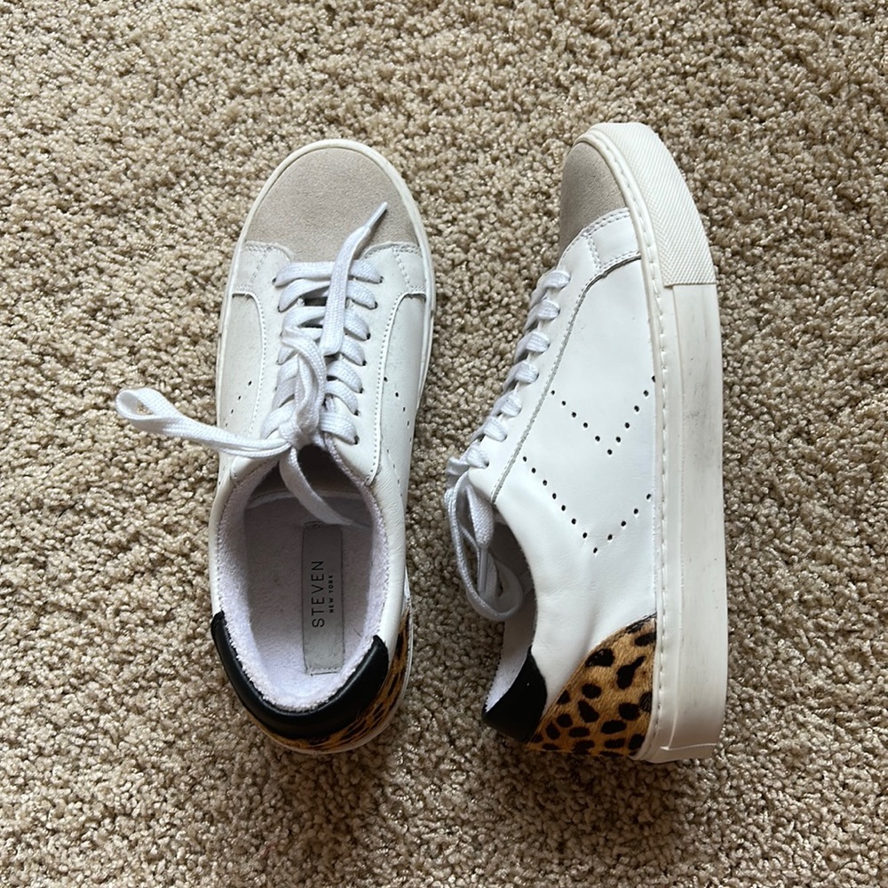 Size 8 “Steve Madden Parody White Leopard Lace up Low Top Fashion Sneaker”